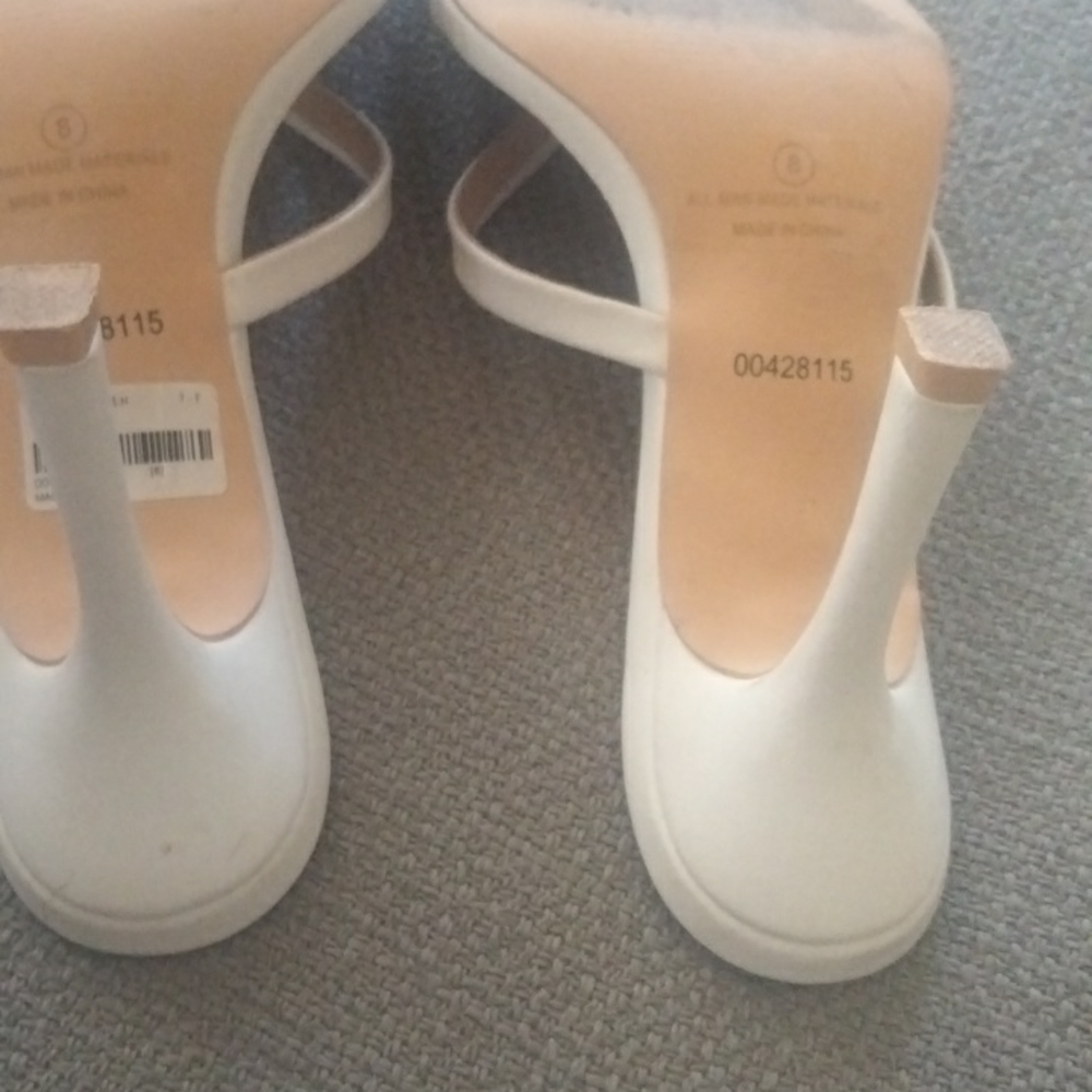 Shoe - Picture 3 of 4
